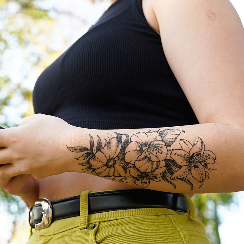 flower tattoos on wrist designs