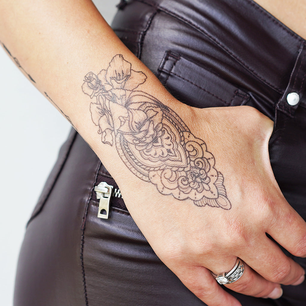 hand tattoo