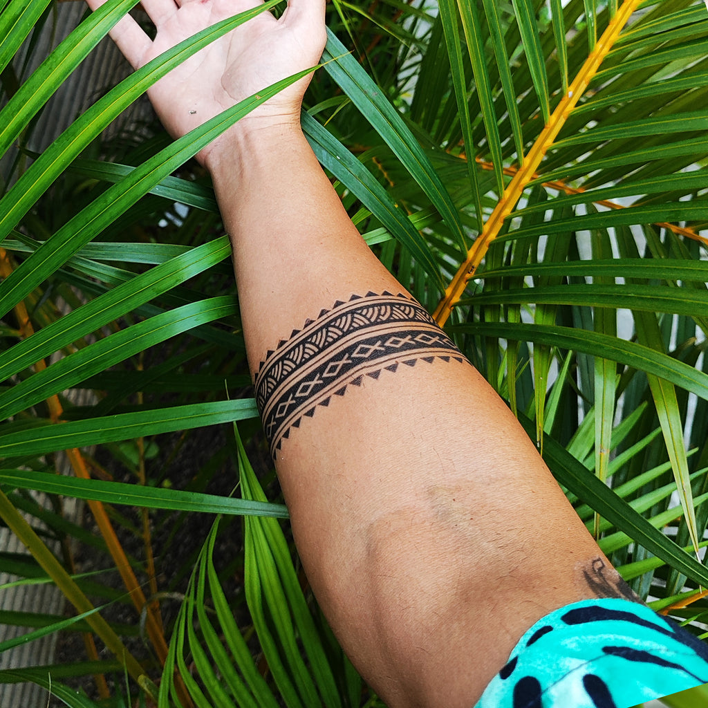 Maori Armband tattoos are quite popular among men. The armband tattoos  likely symbolize protection, battlefield, and courage. tattoo by A... |  Instagram