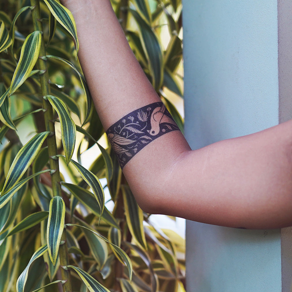 Artistic Delicate Armband Tattoo