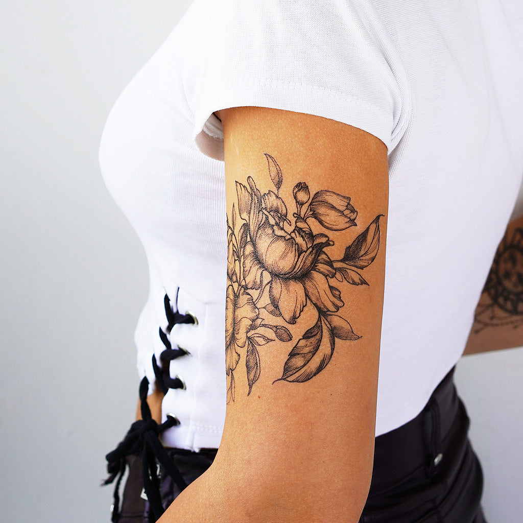 Sam J Tattoos - Upper arm floral piece 💐 • • • #flowers #floral #tattoo  #armtattoo #inked #stipple #blackandgreywork #lgbtq🌈 #milfordct  #milfordtattoo #largetattoo #tattoosforgirls | Facebook