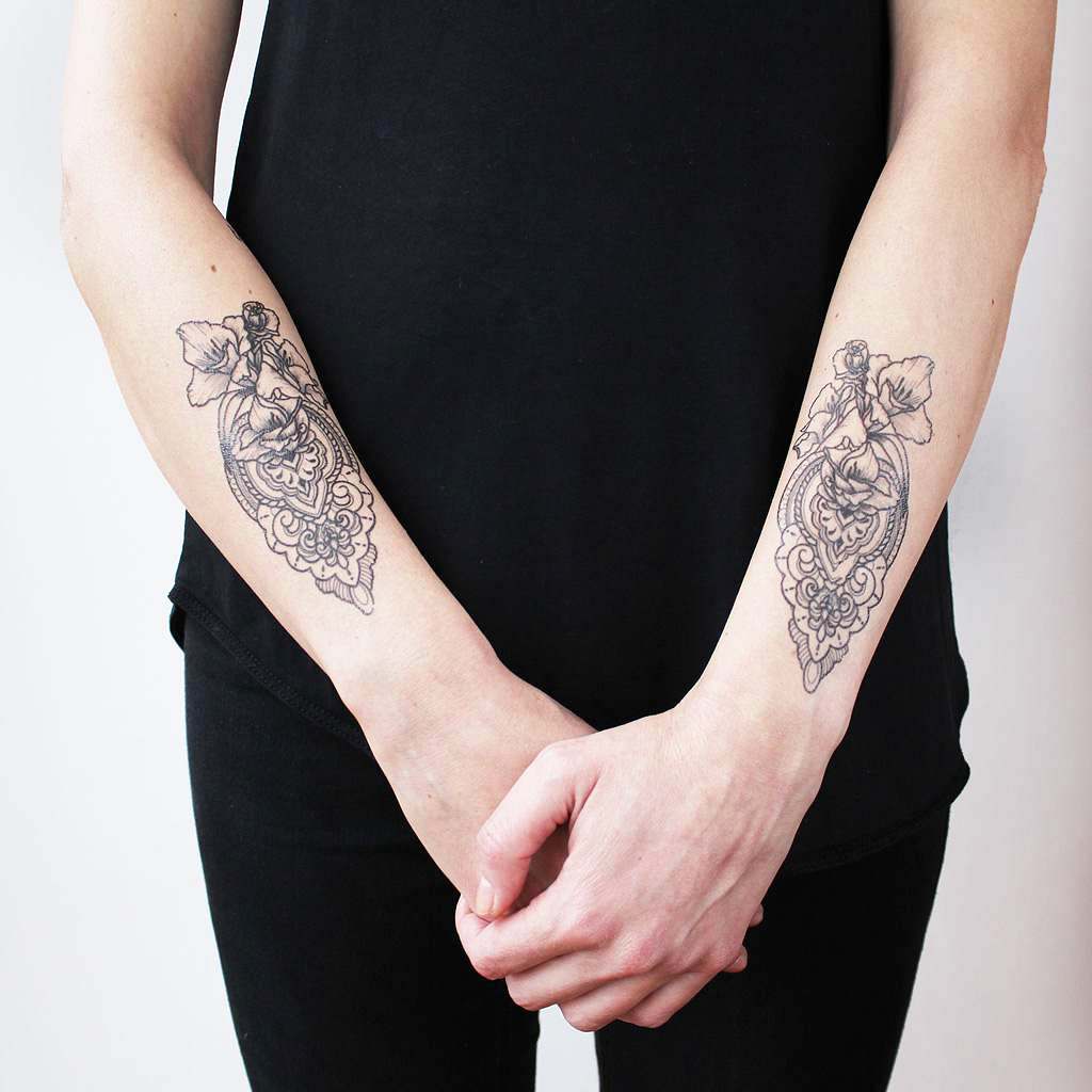 Rose Tattoo, Mystic Symbol. Flower with String of Beads Stock Vector -  Illustration of henna, meditation: 195051404